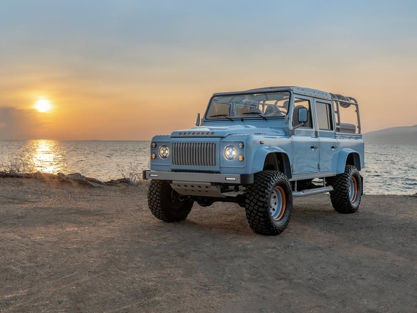 What It's Like Driving an Old / Restored Land Rover Defender